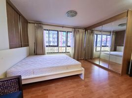 Studio Apartment for rent at Lumpini Place Narathiwasratchanakarin, Chong Nonsi