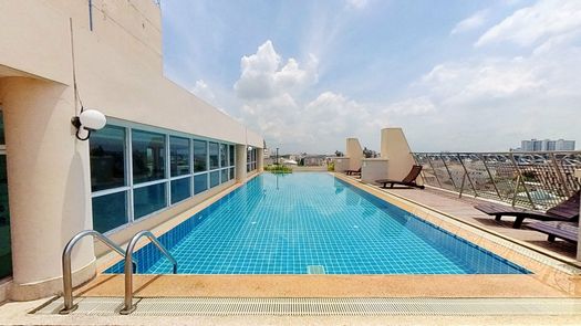 写真 1 of the Communal Pool at Fragrant 71