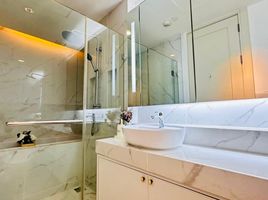 2 Bedroom Condo for sale at Oriental Residence Bangkok, Lumphini