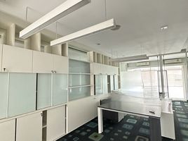 250 m² Office for rent in Bangkok, Khlong Chaokhun Sing, Wang Thong Lang, Bangkok