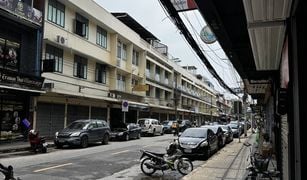 Магазин, 3 спальни на продажу в Ban Bat, Бангкок 