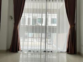 3 Schlafzimmer Reihenhaus zu vermieten im Thanda Plus Wongwaen-Theparak, Bang Phli Yai, Bang Phli, Samut Prakan