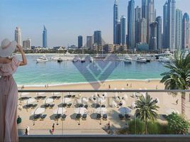 1 बेडरूम अपार्टमेंट for sale at Palace Beach Residence, EMAAR Beachfront