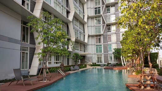 写真 1 of the Communal Pool at Ideo Verve Sukhumvit