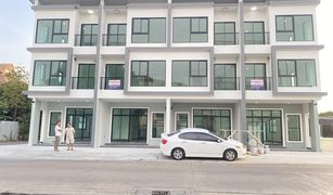 4 Bedrooms Townhouse for sale in Dokmai, Bangkok 