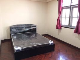 Studio Townhouse for rent in Prasanmit Hospital, Sam Sen Nai, Sam Sen Nai