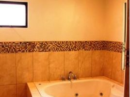 4 Bedroom House for sale at Santa Ana, Santa Ana