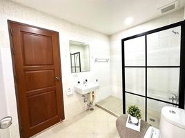2 Bedroom Apartment for sale at Baan Klang Krung Resort (Ratchada 7), Din Daeng