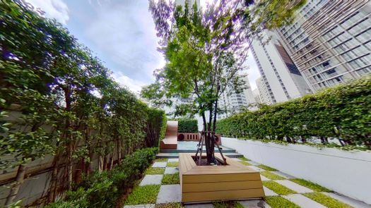 3D Walkthrough of the Communal Garden Area at Park Origin Phrom Phong