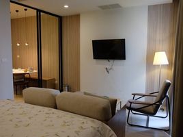 Studio Apartment for rent at Noble Ploenchit, Lumphini