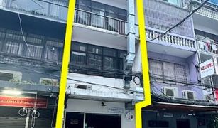 3 Schlafzimmern Reihenhaus zu verkaufen in Phra Khanong Nuea, Bangkok 