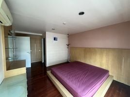 2 спален Кондо в аренду в Urbana Sukhumvit 15, Khlong Toei Nuea