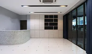 Таунхаус, 4 спальни на продажу в Nuan Chan, Бангкок District Ekkamai-Ramintra