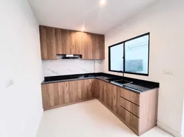 3 спален Таунхаус в аренду в Sammakorn Avenue Ramintra-Wongwaen, Tha Raeng