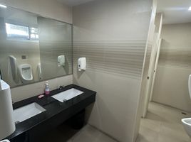 130 m² Office for rent at Richmond Palace, Khlong Tan Nuea