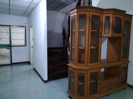 3 Schlafzimmer Reihenhaus zu vermieten im Kanchanathip Village, Bang Chan