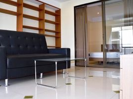 2 Bedroom Condo for rent at Diamond Tower, Si Lom