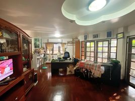 3 Bedroom House for sale in Sam Sen Nok, Huai Khwang, Sam Sen Nok