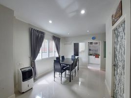 3 Schlafzimmer Reihenhaus zu vermieten im BTN Residence, Bang Rak Phatthana