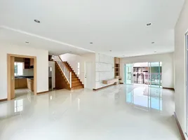 3 Bedroom House for sale at Passorn Prestige Pinklao-Phetkasem, Om Noi