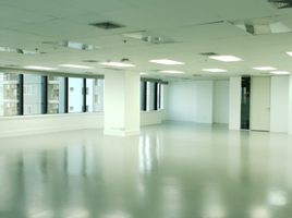 41.86 m² Office for rent at Charn Issara Tower 2, Bang Kapi, Huai Khwang, Bangkok