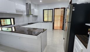 3 Bedrooms House for sale in Phra Khanong Nuea, Bangkok 