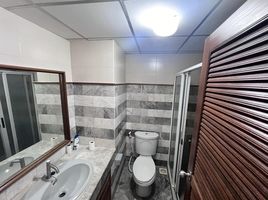 1 спален Квартира на продажу в Silom Suite, Si Lom