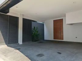 3 спален Дом for rent in Щаттхана Бангкок, Khlong Tan Nuea