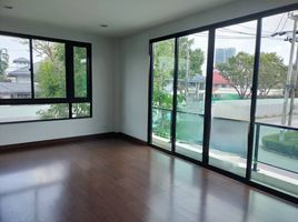 4 Schlafzimmer Reihenhaus zu verkaufen im Baan Chayada @ Work, Bang Kaeo, Bang Phli, Samut Prakan