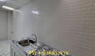 Khlong Sam, Pathum Thani Baan Pruksa 12 Rangsit-Khlong 3 တွင် 3 အိပ်ခန်းများ တိုက်တန်း ရောင်းရန်အတွက်