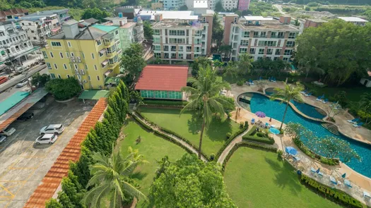 图片 1 of the Communal Garden Area at Phuket Palace