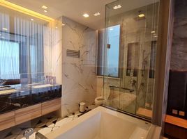 2 Bedroom Condo for rent at The Esse Asoke, Khlong Toei Nuea