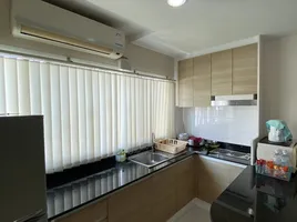 2 спален Кондо в аренду в Charming Resident Ekkamai , Phra Khanong Nuea, Щаттхана, Бангкок