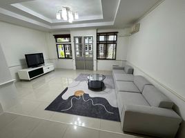 5 Bedroom House for rent at Moo Baan Chicha Castle, Khlong Toei Nuea