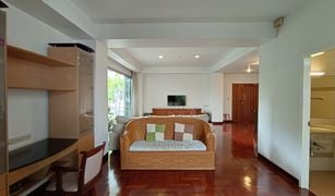 Квартира, 2 спальни на продажу в Thung Mahamek, Бангкок Sriwattana Apartment
