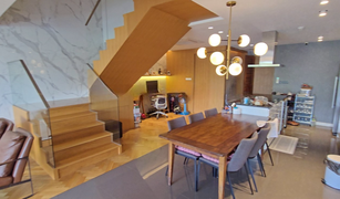 3 Bedrooms Condo for sale in Bang Lamphu Lang, Bangkok Tridhos City Marina