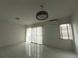 3 Bedroom Townhouse for sale at Temsiri Avenue, Bang Chan
