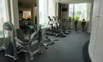 Communal Gym at คิว หลังสวน