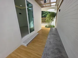 3 Schlafzimmer Reihenhaus zu verkaufen im Sri Suchart Grand View 2, Ko Kaeo, Phuket Town