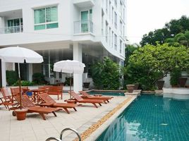 在The Bangkok Sukhumvit 61租赁的2 卧室 公寓, Khlong Tan Nuea