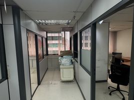 124 m² Office for rent at Asoke Towers, Khlong Toei Nuea, Watthana