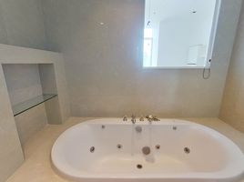 2 Bedroom Condo for rent at Athenee Residence, Lumphini