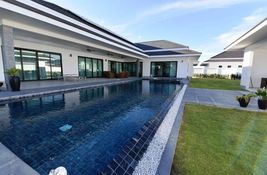 4 bedroom Villa for sale in Phetchaburi, Thailand