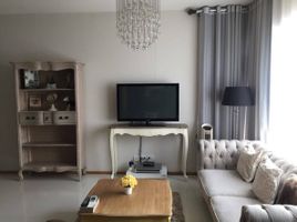 1 Bedroom Apartment for rent at The Emporio Place, Khlong Tan