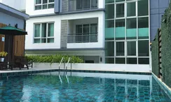 Photos 3 of the Communal Pool at Condo One Thonglor
