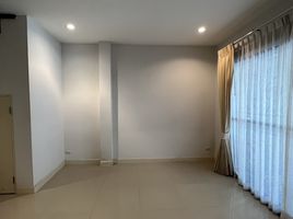 2 Bedroom Townhouse for sale at Sinnakhon Ville Prachauthit-Khu Sang, Nai Khlong Bang Pla Kot