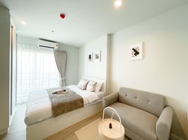 Studio Apartment for rent at Metro Sky Wutthakat, Talat Phlu, Thon Buri