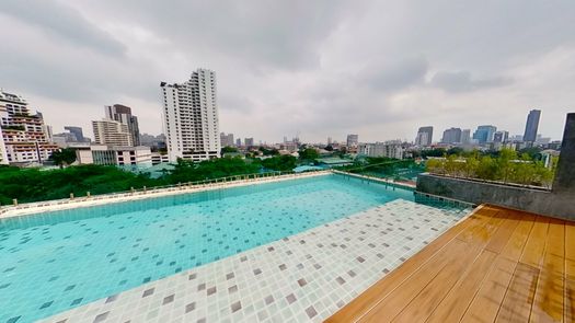 3D视图 of the 游泳池 at The Teak Sukhumvit 39