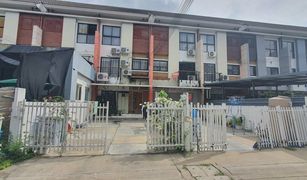 3 Bedrooms Office for sale in Dokmai, Bangkok 