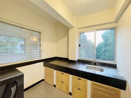 3 Bedroom Apartment for rent at T.R Court Apartment, Lat Yao